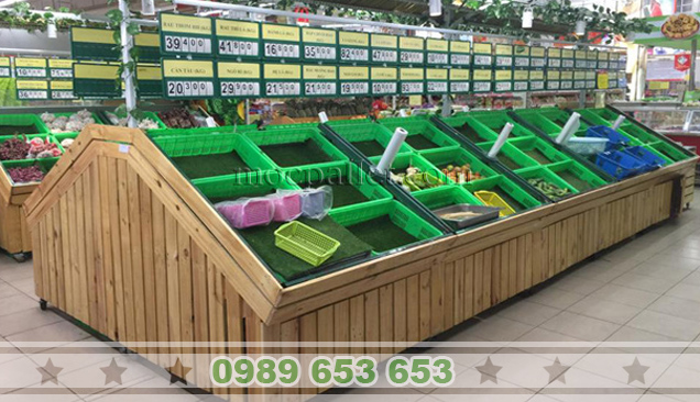 Kệ gỗ thông Pallet trong siêu thị