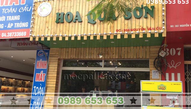 Trang trí nội thất quán Hoa Quả Sơn với mộc pallet