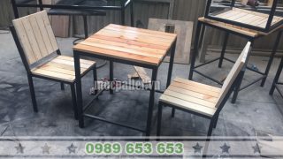 ban ghe mat go thong pallet chan sat